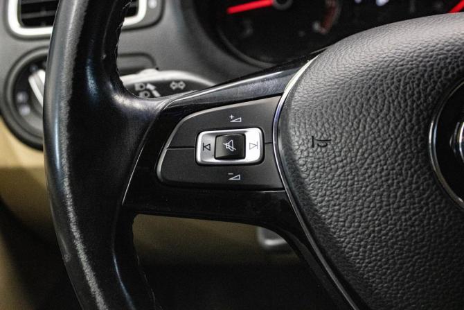 Volkswagen Polo V Рестайлинг с пробегом 2017 года, цена 1 199 000 рублей, 179018 км, седан, Автокод Объявления
