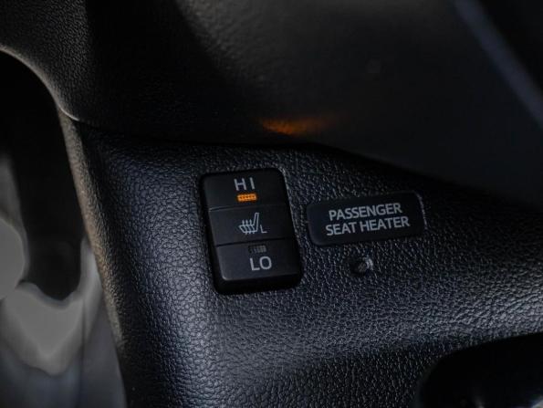 Toyota Prius IV (XW50) с пробегом 2017 года, цена 2 270 000 рублей, 68466 км, лифтбек, Автокод Объявления