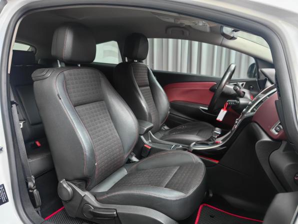 Opel Astra J Рестайлинг с пробегом 2013 года, цена 570 000 рублей, 240000 км, хэтчбек, Автокод Объявления