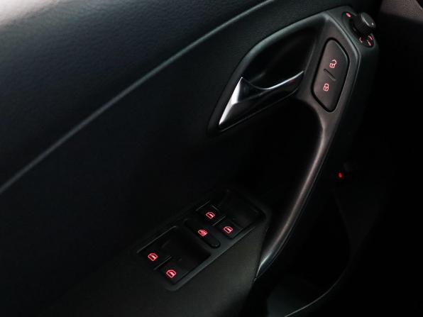 Volkswagen Polo V Рестайлинг с пробегом 2016 года, цена 1 349 000 рублей, 88000 км, седан, Автокод Объявления