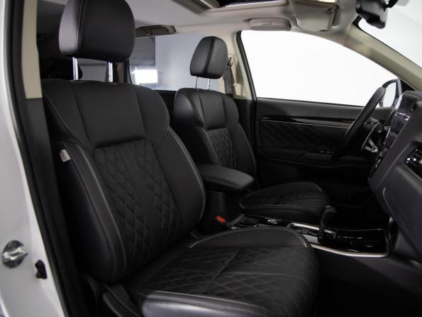 Mitsubishi Outlander III Рестайлинг 3 с пробегом 2022 года, цена 3 299 000 рублей, 20800 км, внедорожник, Автокод Объявления