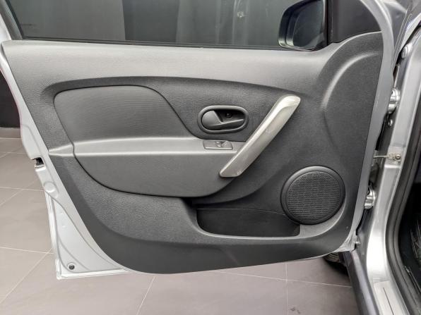 Renault Sandero II Рестайлинг с пробегом 2021 года, цена 1 255 000 рублей, 80311 км, хэтчбек, Автокод Объявления