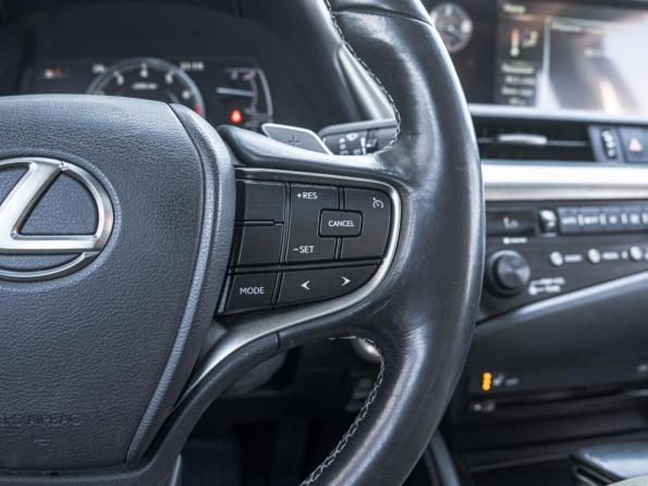 Lexus ES VII с пробегом 2018 года, цена 3 650 000 рублей, 154356 км, седан, Автокод Объявления