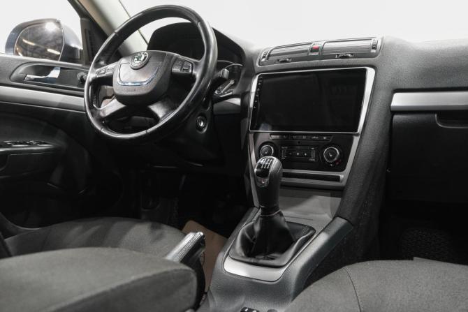 Skoda Octavia II (A5) Рестайлинг с пробегом 2012 года, цена 499 000 рублей, 370000 км, лифтбек, Автокод Объявления