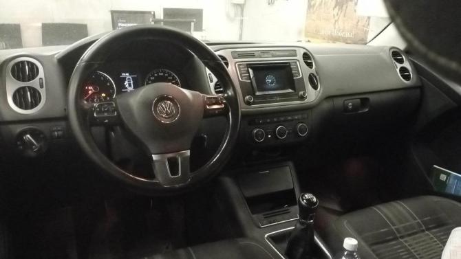 Volkswagen Tiguan I Рестайлинг с пробегом 2015 года, цена 875 000 рублей, 304649 км, внедорожник, Автокод Объявления