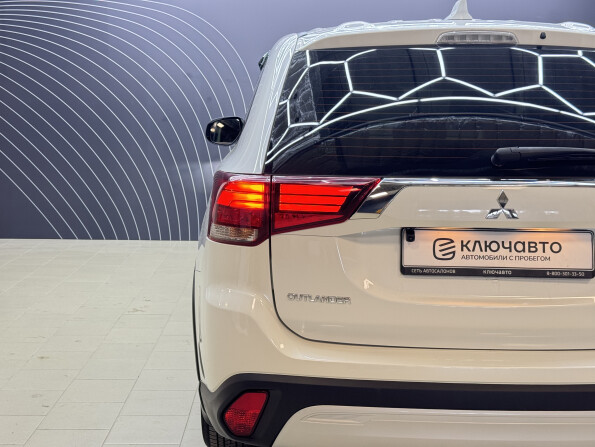 Mitsubishi Outlander III Рестайлинг 3 с пробегом 2021 года, цена 2 596 000 рублей, 46500 км, внедорожник, Автокод Объявления