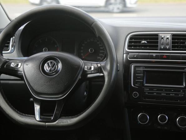 Volkswagen Polo V Рестайлинг с пробегом 2017 года, цена 523 000 рублей, 333000 км, седан, Автокод Объявления