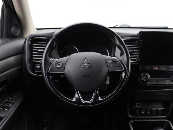 Mitsubishi Outlander III Рестайлинг 2 с пробегом 2017 года, цена 1 855 000 рублей, 122251 км, внедорожник, Автокод Объявления