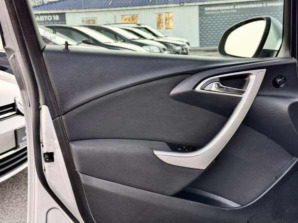 Opel Astra J с пробегом 2011 года, цена 649 000 рублей, 175278 км, хэтчбек, Автокод Объявления
