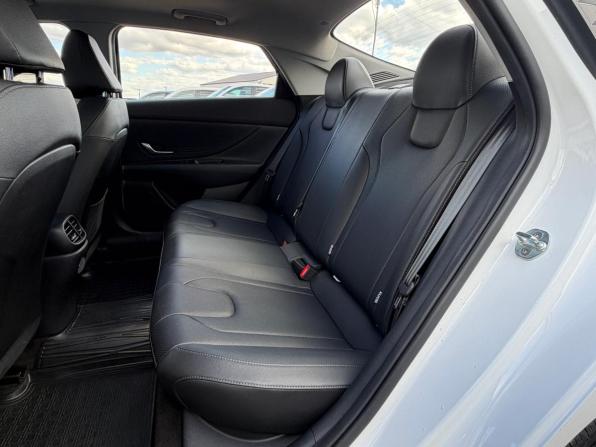 Hyundai Elantra VII (CN7) Рестайлинг с пробегом 2024 года, цена 2 100 000 рублей, 41000 км, седан, Автокод Объявления