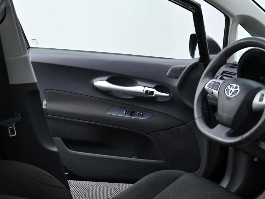 Toyota Auris I Рестайлинг Москва  - изображение 11