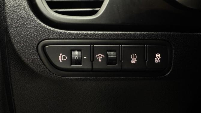 Kia Rio IV Рестайлинг с пробегом 2021 года, цена 1 599 500 рублей, 73515 км, седан, Автокод Объявления