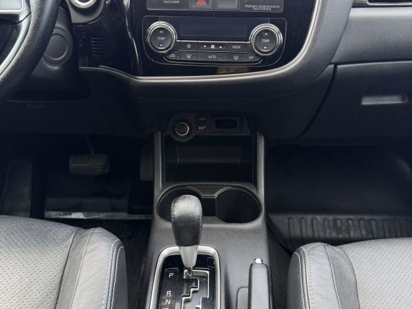Mitsubishi Outlander III Рестайлинг 2 с пробегом 2015 года, цена 2 450 000 рублей, 191796 км, внедорожник, Автокод Объявления