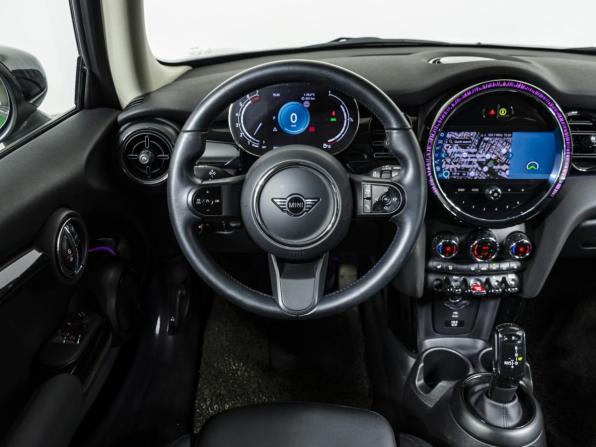 Mini Hatch III (F55/F56) Рестайлинг 2 с пробегом 2021 года, цена 2 948 000 рублей, 36903 км, хэтчбек, Автокод Объявления