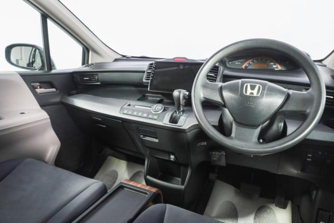 Honda Freed II с пробегом 2017 года, цена 1 599 000 рублей, 73000 км, компактвэн, Автокод Объявления