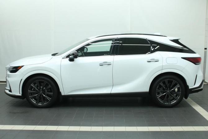 Lexus RX V с пробегом 2022 года, цена 8 350 000 рублей, 31631 км, внедорожник, Автокод Объявления