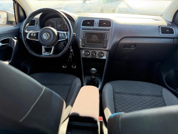 Volkswagen Polo V Рестайлинг с пробегом 2018 года, цена 999 000 рублей, 123400 км, седан, Автокод Объявления