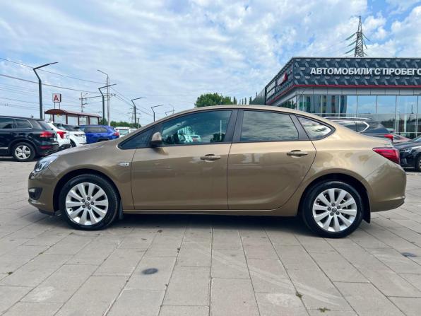 Opel Astra J Рестайлинг с пробегом 2014 года, цена 800 000 рублей, 129285 км, седан, Автокод Объявления