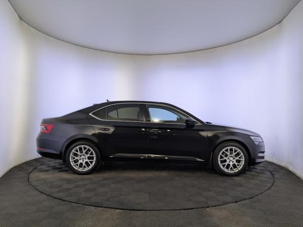 Skoda Superb III Рестайлинг с пробегом 2022 года, цена 3 400 000 рублей, 73321 км, лифтбек, Автокод Объявления