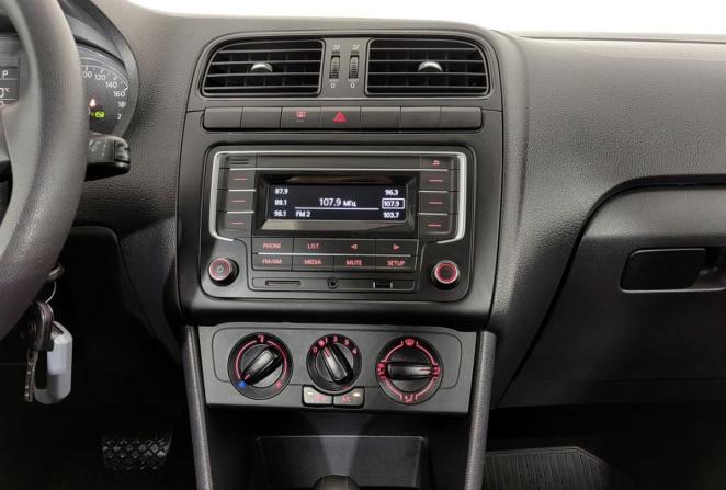 Volkswagen Polo V Рестайлинг с пробегом 2019 года, цена 1 305 000 рублей, 136000 км, седан, Автокод Объявления