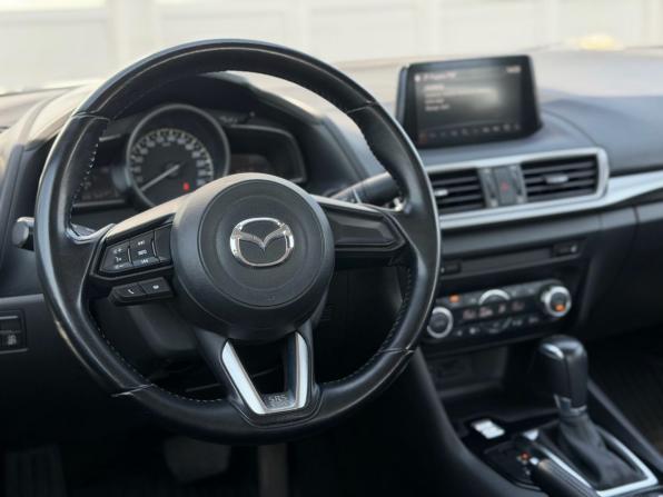 Mazda 3 III (BM) Рестайлинг с пробегом 2017 года, цена 1 600 000 рублей, 207512 км, седан, Автокод Объявления