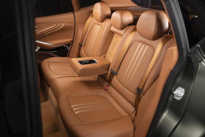 Новый Aston Martin DBX I 2025 года, цена 44 020 100 рублей, внедорожник, Автокод Объявления