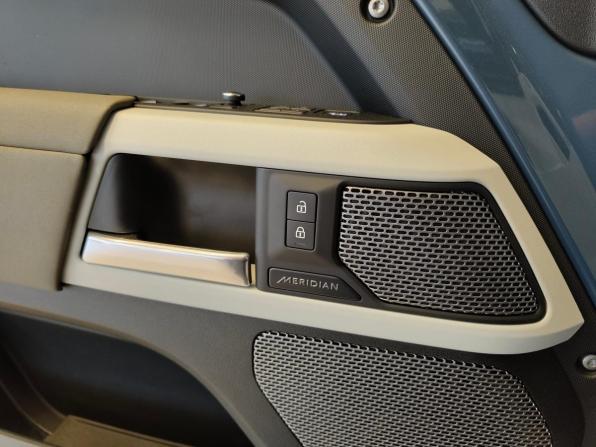 Land Rover Defender II с пробегом 2021 года, цена 4 450 000 рублей, 99958 км, внедорожник, Автокод Объявления