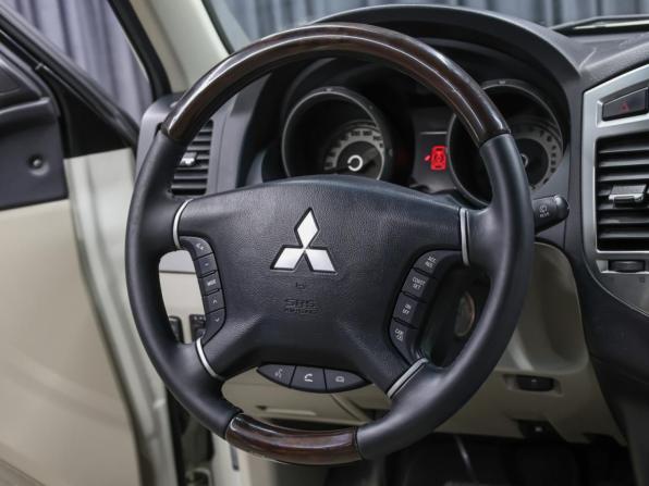 Mitsubishi Pajero IV Рестайлинг 2 с пробегом 2019 года, цена 3 649 000 рублей, 42300 км, внедорожник, Автокод Объявления
