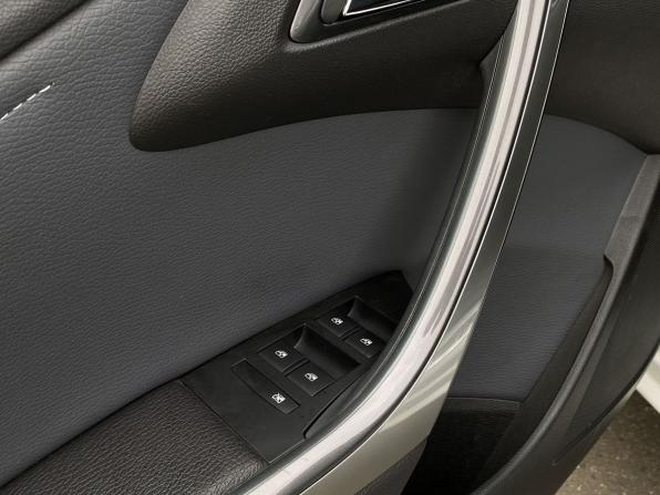 Opel Astra J Рестайлинг с пробегом 2013 года, цена 899 000 рублей, 144330 км, седан, Автокод Объявления