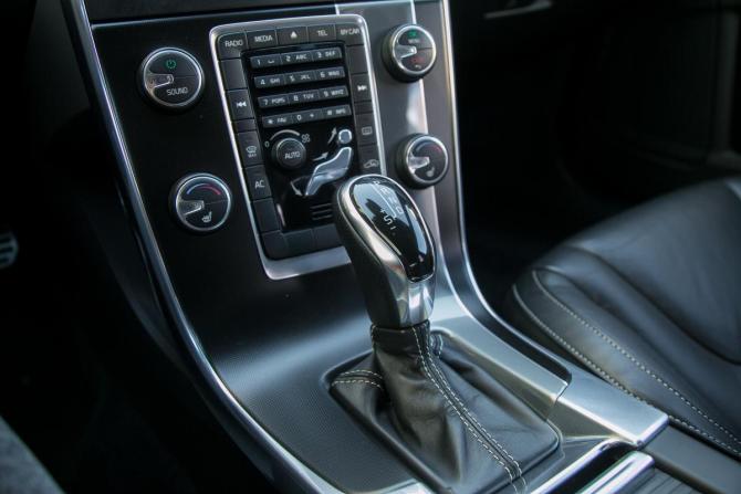 Volvo S60 II Рестайлинг с пробегом 2013 года, цена 1 290 000 рублей, 131250 км, седан, Автокод Объявления
