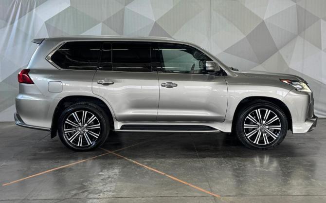Lexus LX III Рестайлинг 2 с пробегом 2017 года, цена 6 500 000 рублей, 202517 км, внедорожник, Автокод Объявления