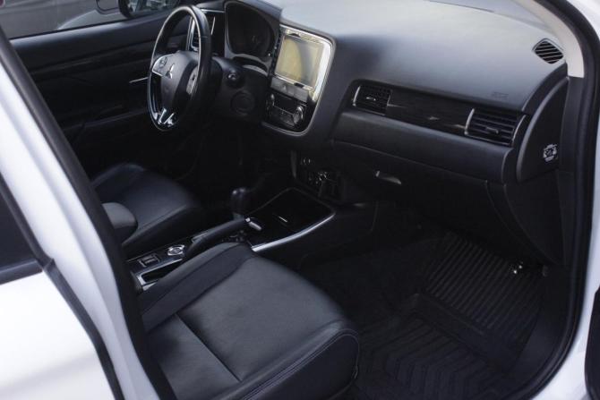 Mitsubishi Outlander III Рестайлинг 3 с пробегом 2018 года, цена 1 990 000 рублей, 159032 км, внедорожник, Автокод Объявления
