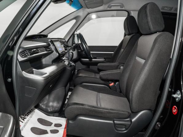Honda Stepwgn V Рестайлинг с пробегом 2017 года, цена 2 299 500 рублей, 78450 км, минивэн, Автокод Объявления