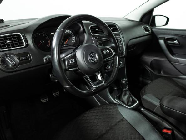 Volkswagen Polo V Рестайлинг с пробегом 2018 года, цена 1 099 777 рублей, 74278 км, седан, Автокод Объявления