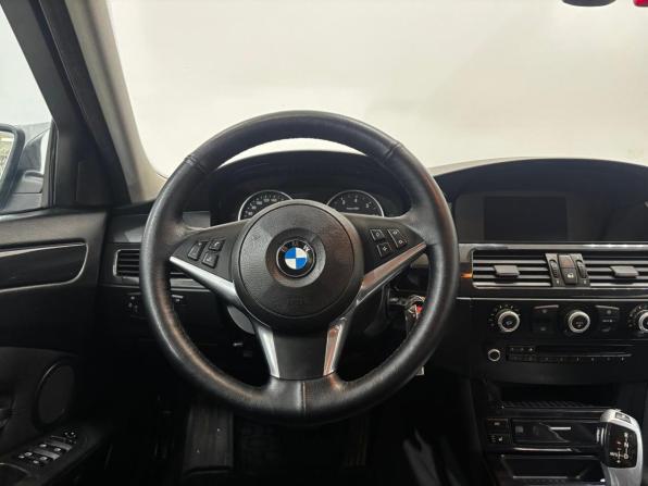 BMW 5 серии V (E60/E61) Рестайлинг с пробегом 2009 года, цена 1 460 000 рублей, 236641 км, седан, Автокод Объявления