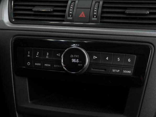 Skoda Rapid I с пробегом 2017 года, цена 1 099 000 рублей, 97757 км, лифтбек, Автокод Объявления