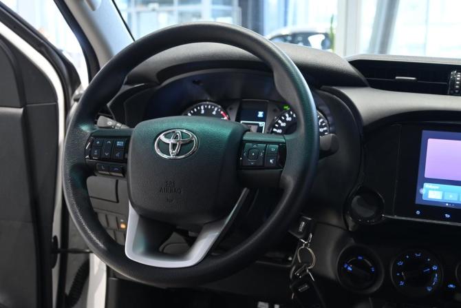 Toyota Hilux VIII Рестайлинг с пробегом 2025 года, цена 7 150 000 рублей, 43 км, пикап, Автокод Объявления