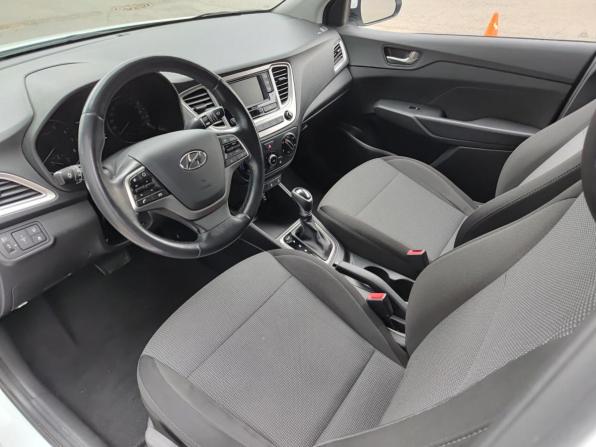 Hyundai Solaris II с пробегом 2019 года, цена 1 599 800 рублей, 64101 км, седан, Автокод Объявления