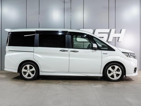 Honda Stepwgn V Рестайлинг с пробегом 2018 года, цена 2 549 000 рублей, 173500 км, минивэн, Автокод Объявления