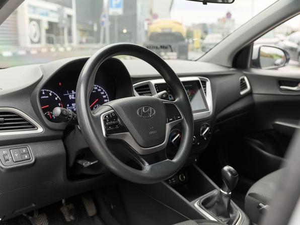 Hyundai Solaris II с пробегом 2017 года, цена 1 118 000 рублей, 137875 км, седан, Автокод Объявления