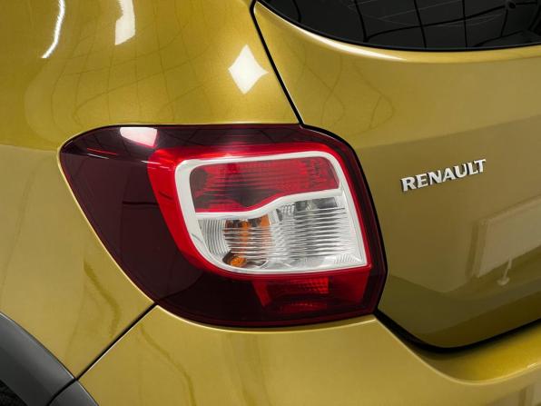Renault Sandero II с пробегом 2017 года, цена 940 000 рублей, 65572 км, хэтчбек, Автокод Объявления