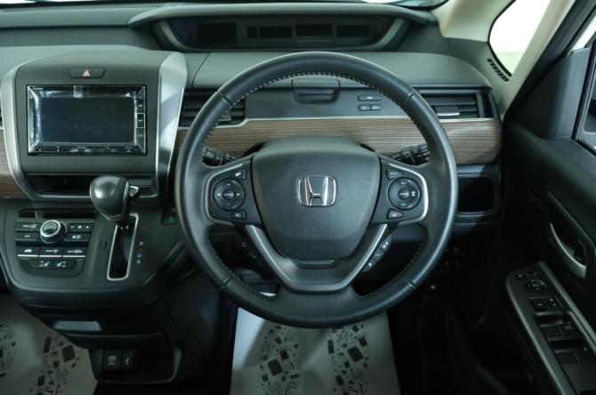 Honda Freed II Рестайлинг с пробегом 2021 года, цена 2 099 000 рублей, 800 км, компактвэн, Автокод Объявления