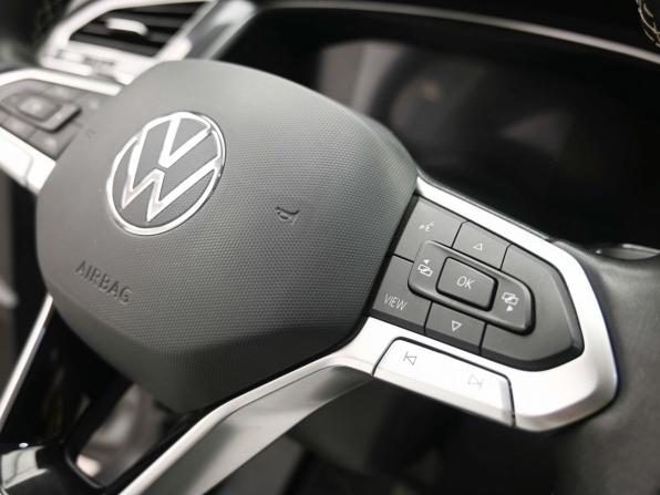 Volkswagen Tiguan II Рестайлинг с пробегом 2023 года, цена 3 580 000 рублей, 67200 км, внедорожник, Автокод Объявления