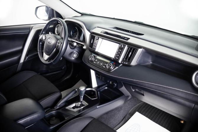 Toyota RAV4 IV (XA40) Рестайлинг с пробегом 2017 года, цена 2 199 000 рублей, 204000 км, внедорожник, Автокод Объявления