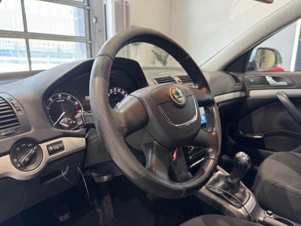 Skoda Octavia II (A5) Рестайлинг с пробегом 2013 года, цена 700 000 рублей, 344559 км, лифтбек, Автокод Объявления