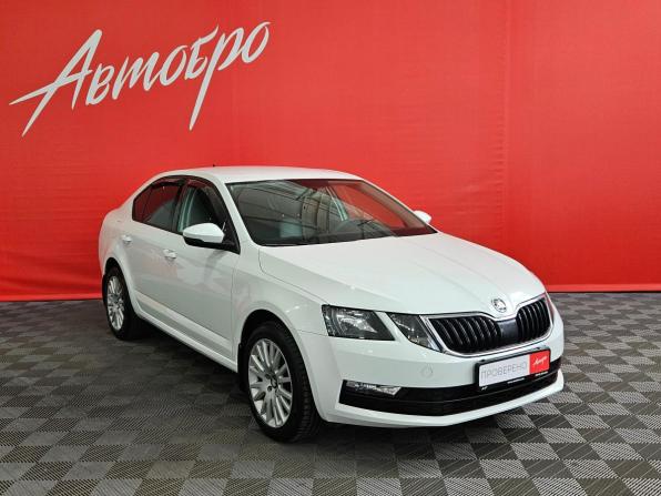 Skoda Octavia III (A7) Рестайлинг с пробегом 2020 года, цена 1 895 000 рублей, 41720 км, лифтбек, Автокод Объявления
