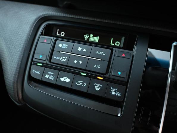Honda Stepwgn V Рестайлинг с пробегом 2019 года, цена 2 219 000 рублей, 117547 км, минивэн, Автокод Объявления
