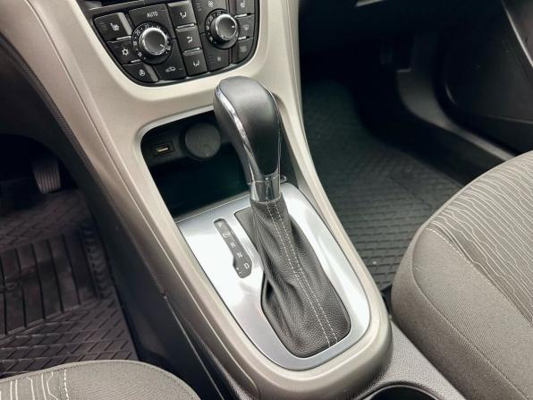 Opel Astra J Рестайлинг с пробегом 2013 года, цена 875 000 рублей, 161500 км, седан, Автокод Объявления