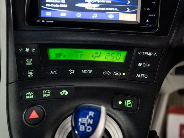 Toyota Prius III (XW30) с пробегом 2010 года, цена 949 500 рублей, 257844 км, лифтбек, Автокод Объявления