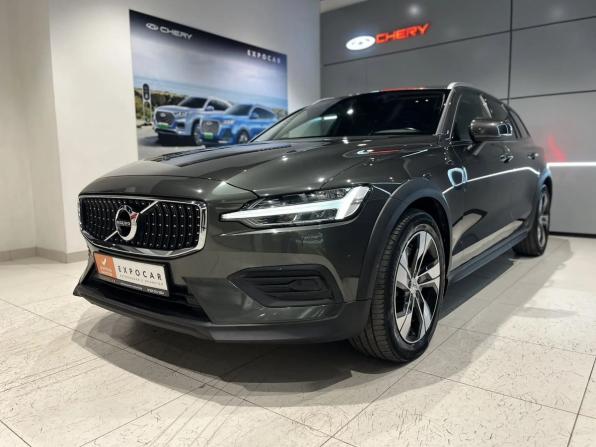 Volvo V60 Cross Country II с пробегом 2020 года, цена 3 300 000 рублей, 101000 км, универсал, Автокод Объявления